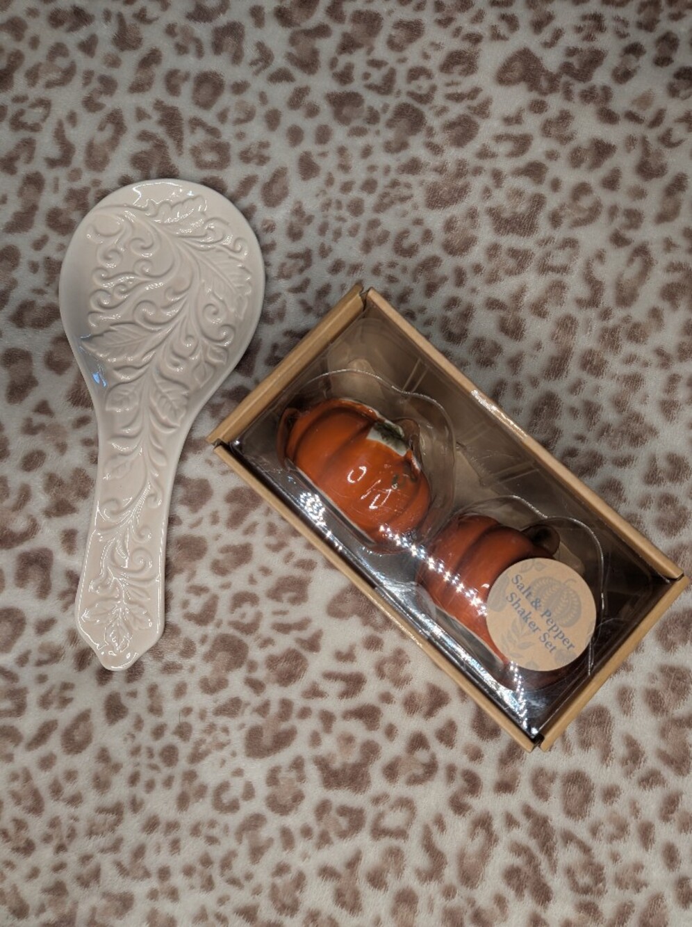 Fall Leaves Spoon Rest & Pumpkin Salt and Pepper Shakers Set